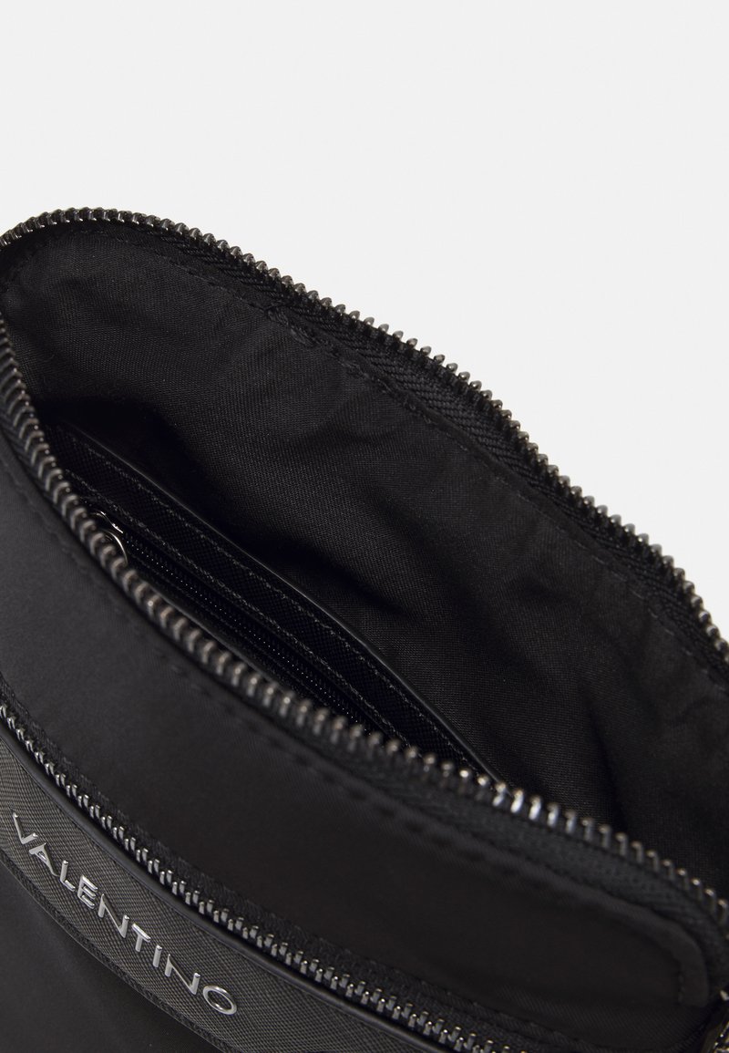 Valentino Bags CARDANO UNISEX - Schoudertas - nero/zwart - Zalando.nl