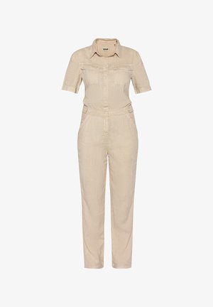 Beige linnen jumpsuit met korte mouwen, twee voorzakken, knoopsluitingen en een aansluitende taille. Glad textuur en een lichte kreukelige uitstraling.