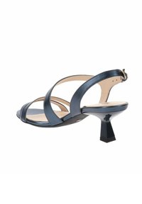 Niebieskie skórzane sandały z krzyżowym designem, otwartym czubkiem i zwężającym się obcasem w stylu stiletto. Wyposażone w regulowany pasek w okolicy kostki oraz gładką fakturę.