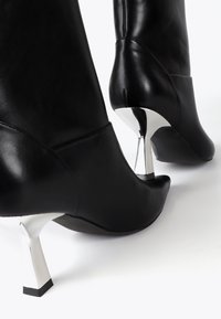 LOLA CASADEMUNT Botines - black