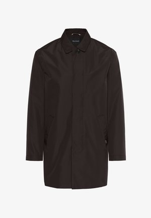 Palton maro închis, impermeabil, cu guler scurt, închidere cu nasturi și buzunare laterale. Textură netedă și croială ajustată cu detalii minimale de cusături.