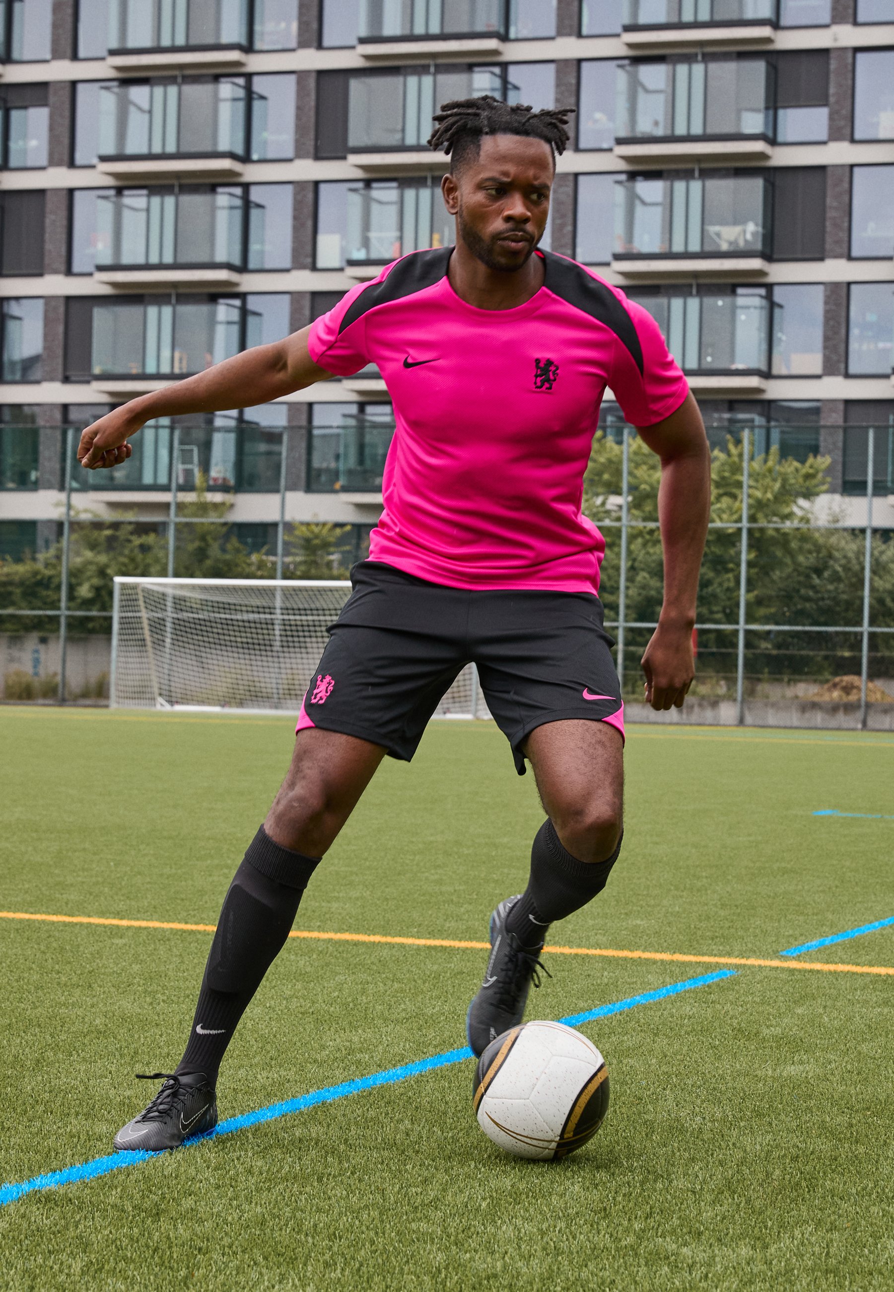 希少【Nike ナイキ】Chelsea FC ストライク 長袖シャツ ピンク Chelsea Nike Strike Training Top - Pink