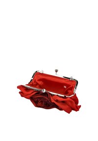 Rød satin clutch med blomster- og rosedesign, sølvhardware, trykknapslukning og en glat inderforing. Har en indvendig lomme.