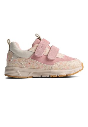 Lyserød og beige småbørns-sneaker med blomsterprint, to velcrolukninger, polstret krave og tekstureret gummisål på hvid baggrund.
