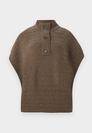 Bruine gebreide poncho met een ribbelige hoge hals, drie grote knopen en een textuurpatroon, plat weergegeven op een witte achtergrond.