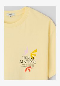 Non sélectionné, jaune pastel