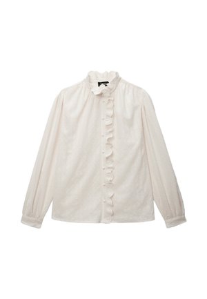 Blouse blanche à manches longues avec un col montant froncé, fermeture à boutons, et tissu texturé présentant de légères rayures verticales et des accents décoratifs.