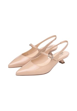 Décolleté slingback in pelle verniciata beige con punte appuntite, piccoli tacchi a blocco e sottili cinturini regolabili alla caviglia con fibbie.