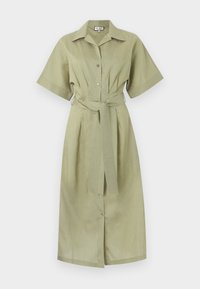 Φόρεμα μέντας μεσαίου μήκους με κοντά μανίκια, φαρδιά γιακά, κουμπιά μπροστά και ζώνη από το ίδιο ύφασμα δεμένη στη μέση.