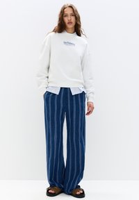 PULL&BEAR GRAPHIC LABEL - Felpa - white