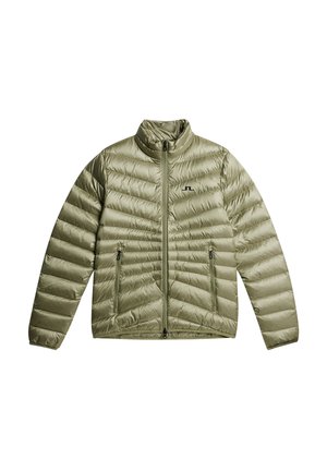 Olivengroene gewatteerde jas met een voorkant met rits, hoge kraag en twee ritszakken. Heeft een gewatteerde textuur met een logo op de borst.