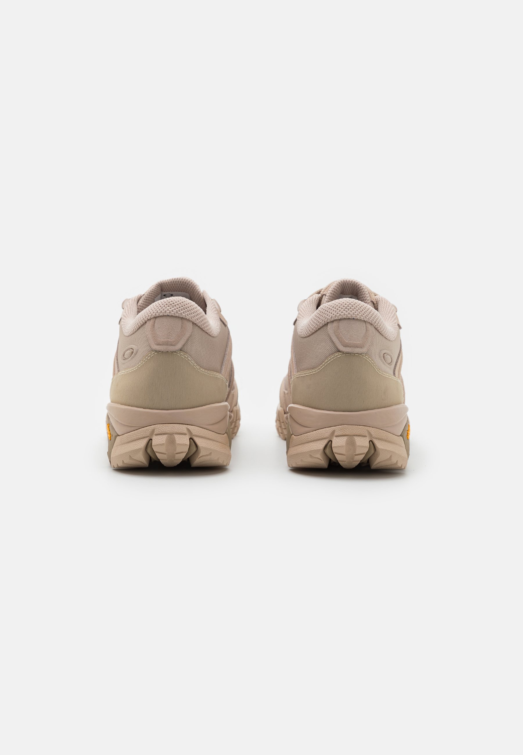 【OAKLEY】 Sierra Terrain Hummus BEIGE Oakley Men's Sierra Terrain Hummus Low Top Sneakers & Trainers