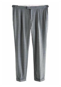 Pantalones grises ajustados con frente plano, pliegues, dos bolsillos laterales y cierre de botón. Tejido suave con un ligero brillo y puños enrollados.