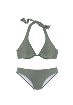 Oliven grønt bikini sæt med en halterneck top med bindelukning, ribbet tekstur og matchende mid-rise trusser.