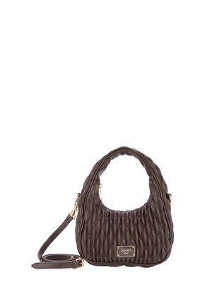 Borsa trapuntata marrone scuro con manico corto e tracolla lunga staccabile, con targhetta del marchio color oro sul davanti.
