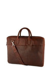 Braune Leder-Laptoptasche mit zwei oberen Griffen, einem abnehmbaren Schultergurt, einem Reißverschluss und einer Vorderseite. Glatte Textur, minimalistisches Design.