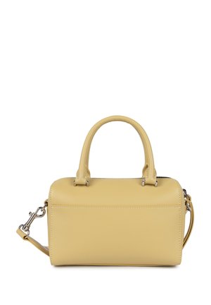 Borsa a tracolla gialla in pelle con manici corti, forma strutturata, accessori in metallo argentato e tracolla removibile. Texture liscia e design minimale.