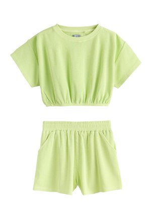 Lysegrøn ribbet kortærmet crop top med elastisk kant og matchende shorts med elastisk talje og lommer, unisex afslappet sæt til hygge.