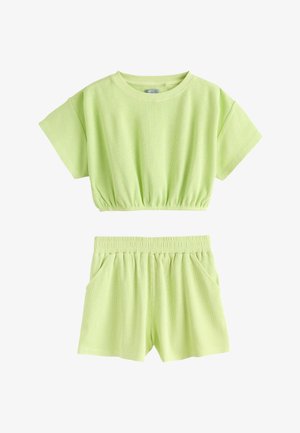 Tricou scurt cu mâneci scurte, verde deschis, cu dungi și tiv elastic, împreună cu pantaloni scurți cu talie elastică asortați și buzunare, set unisex casual pentru relaxare.