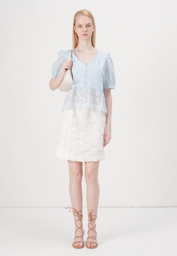 JDYPETRA EMBRIODERY - Blouse3