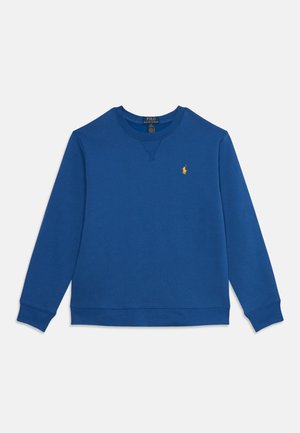 Niebieska bluza z długim rękawem i okrągłym dekoltem z małym żółtym logo Polo Ralph Lauren na lewej piersi.