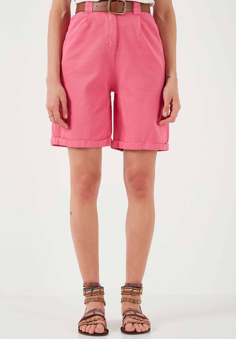 LELA REGULAR FIT - Shorts - fuchsia