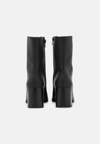 Monki Botines - black