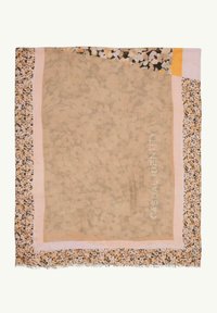 Szalik w kwiatowy wzór o miękkiej, przezroczystej fakturze. Posiada beżowe centrum, różowe i kwiatowe boki oraz subtelną metkę z logo.