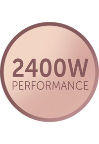 Rund merkelapp med lyserosa bakgrunn og mørkerosa tekst som sier "2400W YTELSE" tydelig vist i sentrum.