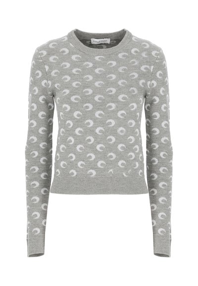 Maglione grigio lavorato a maglia con motivi a mezzaluna bianchi, scollo a girocollo, maniche lunghe e orlo e polsini a coste.