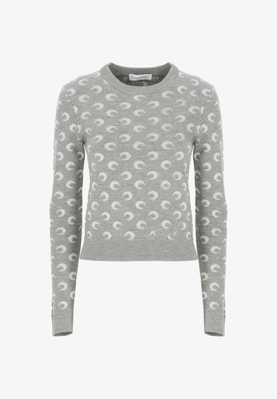 Maglione grigio lavorato a maglia con motivi a mezzaluna bianchi, scollo a girocollo, maniche lunghe e orlo e polsini a coste.