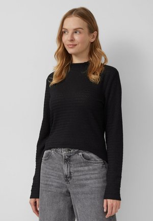 - Sweter