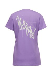 T-shirt di cotone lilla con maniche corte e vestibilità ampia. Presenta un grande design astratto bianco sul retro e sottili linee a rete.