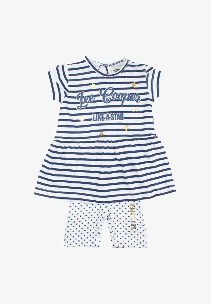 Robe rayée bleu marine et blanche à manches courtes, ornée d'étoiles dorées et de texte. Associée à des leggings blancs à pois.