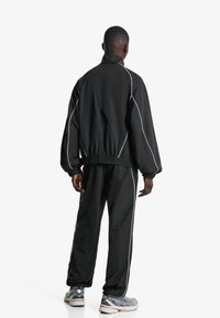 Bershka TECHNICAL - Geacă bomber - black