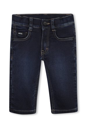 Jean bébé bleu foncé avec bouton devant, passants de ceinture et poches, avec un petit logo BOSS sur la poche avant droite.