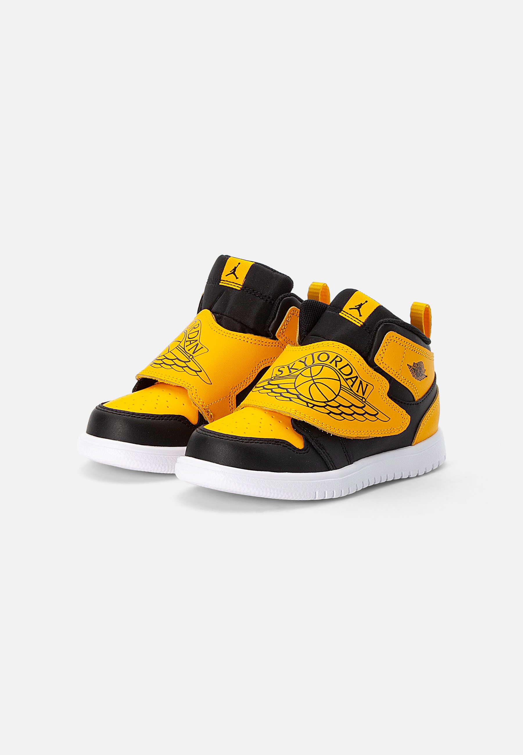 Jordan SKY 1 UNISEX - Basketball shoes - black/univ gold-white/black -  Zalando.co.uk