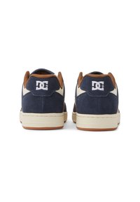 DC Shoes MANTECA  - Trainers - tbn tan brown