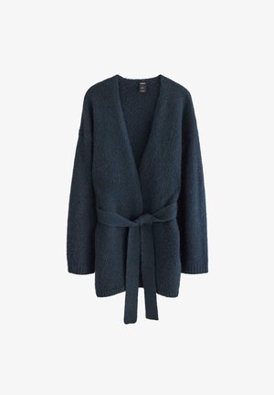Mørkeblå strikket cardigan med tekstureret overflade, åben front, lange ærmer og et matchende bælte i taljen.