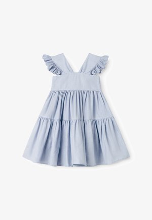 Jasnoniebieska, bezrękawnikowa sukienka dla małego dziecka z falbankami na ramiączkach i warstwową, marszczoną spódnicą.