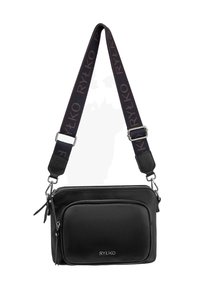 Czarna skórzana torba na ramię z fakturowanym wykończeniem, dwiema zamykanymi na zamek przegrodami oraz odpinanym paskiem z ciemnym wzorem "RYŁKO."