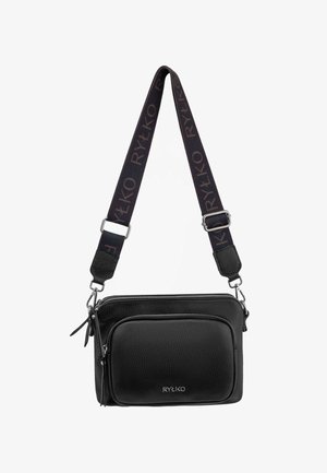 Czarna skórzana torba na ramię z fakturowanym wykończeniem, dwiema zamykanymi na zamek przegrodami oraz odpinanym paskiem z ciemnym wzorem "RYŁKO."