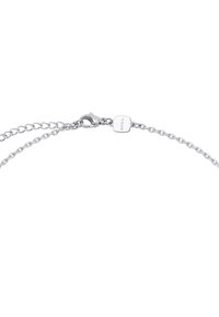 Armband i sterlingsilver med karbinlås, utrustad med en liten rektangulär tagg graverad med "BREIL." Designen är stilren med en polerad yta.