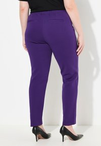 Ulla Popken KONISCHES BEIN BIESE ELASTIKBUND - Pantaloni - purple