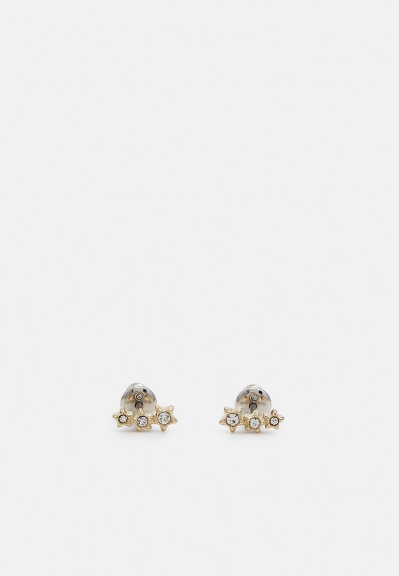 Petites boucles d'oreilles en or avec un trio de formes d'étoiles, chacune sertie d'une pierre précieuse ronde et claire, présentées sur fond blanc.