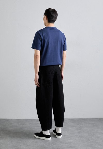 Helmut Lang COCOON GALLERY - Avar lõikega teksad - black