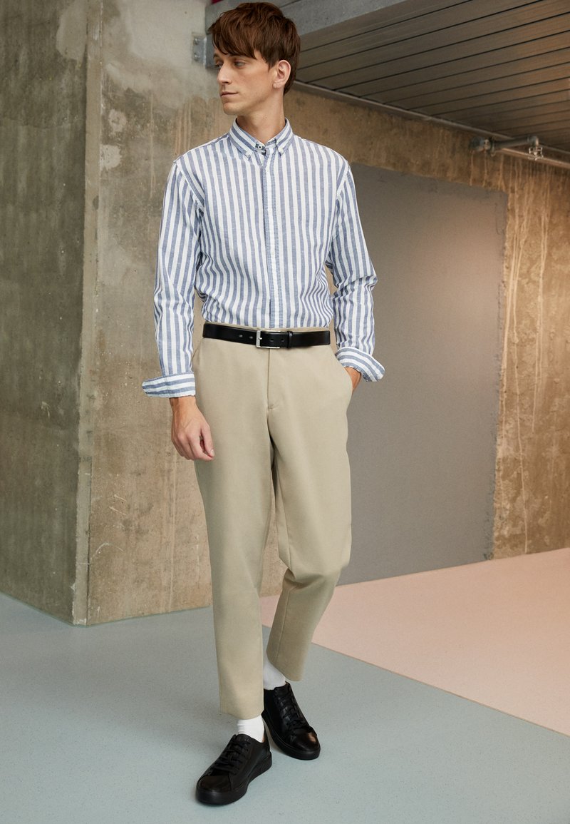 ecco mens shoes near me