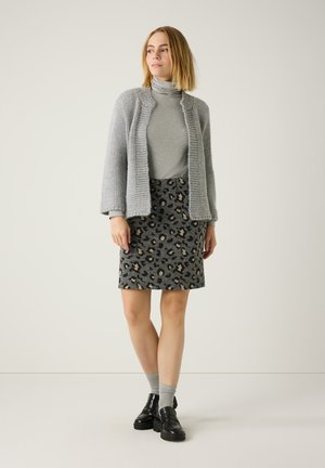 KURZER SCHLUPF MIT LEOMUSTER
 - Minirok - reycled jersey jacquard
