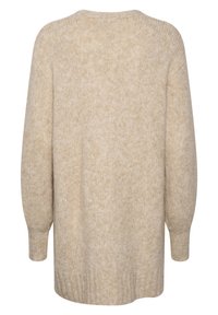 Beige gestrickter Pullover mit lockerem Schnitt, weiten Ärmeln und rundem Halsausschnitt. Die Textur wirkt weich und leicht flauschig, mit einem subtilen Muster.