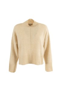 Pull en tricot beige avec un col montant côtelé, des épaules dénudées et un ourlet côtelé. Texture douce avec des détails de couture à l'avant.